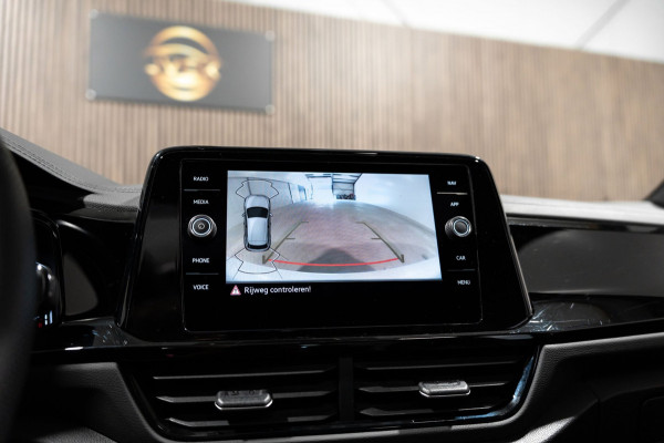 Volkswagen T-Roc 1.5 TSI R-Line IQ DSG PANO CAMERA