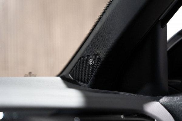 Volkswagen T-Roc 1.5 TSI R-Line IQ DSG PANO CAMERA