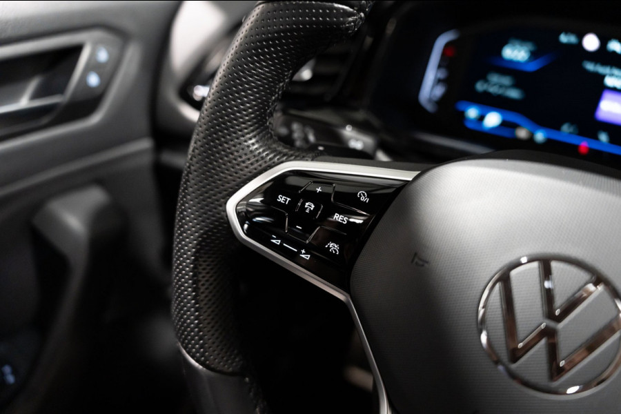 Volkswagen T-Roc 1.5 TSI R-Line IQ DSG PANO CAMERA