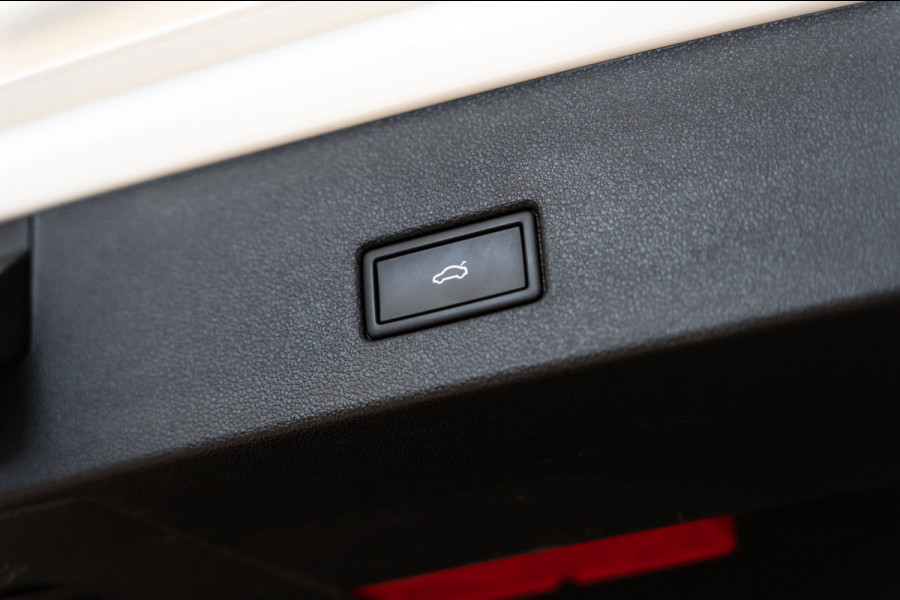 Volkswagen T-Roc 1.5 TSI R-Line IQ DSG PANO CAMERA