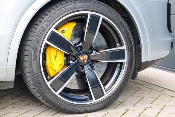 Porsche Cayenne Coupé 4.0 Turbo S E-Hybrid | VOL! | HUD | SOFT-CLOSE | KEYLESS | BOSE | PANO | MEMORY | TREKHAAK | KERAMISCH |
