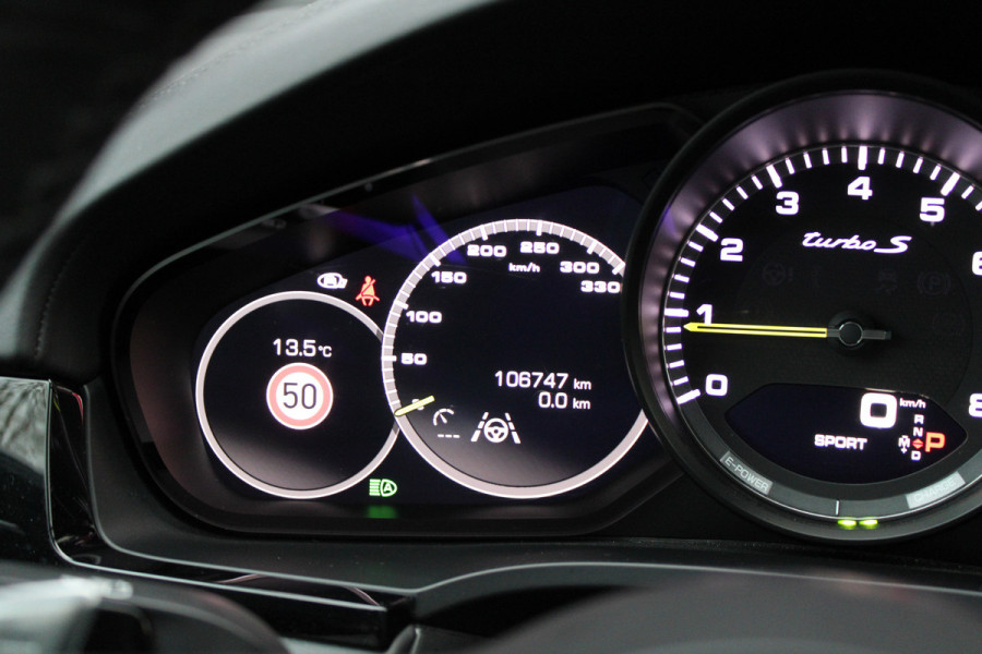 Porsche Cayenne Coupé 4.0 Turbo S E-Hybrid | VOL! | HUD | SOFT-CLOSE | KEYLESS | BOSE | PANO | MEMORY | TREKHAAK | KERAMISCH |