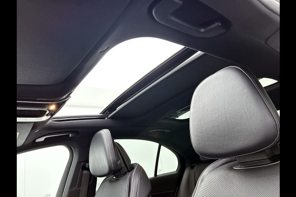 Mercedes-Benz E-Klasse 300 e AMG Plug-In Hybride AMG Line | Panoramadak | Widescreen Dashboard | Burmester® 4D surround sound system | Digil Licht. MB-paasweekend