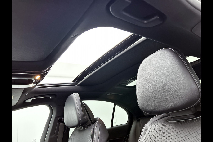 Mercedes-Benz E-Klasse 300 e AMG Plug-In Hybride AMG Line | Panoramadak | Widescreen Dashboard | Burmester® 4D surround sound system | Digil Licht. MB-paasweekend