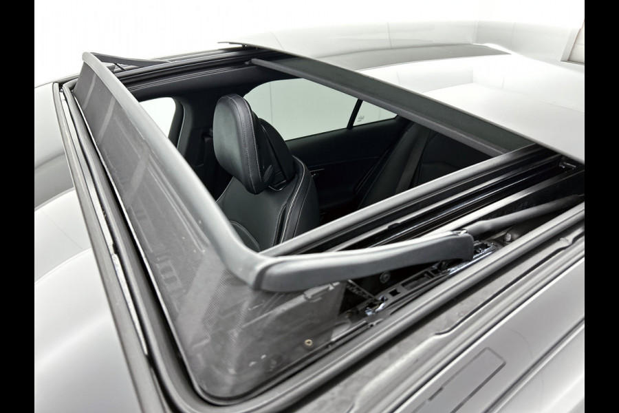 Mercedes-Benz E-Klasse 300 e AMG Plug-In Hybride AMG Line | Panoramadak | Widescreen Dashboard | Burmester® 4D surround sound system | Digil Licht. MB-paasweekend