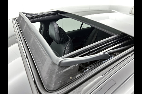 Mercedes-Benz E-Klasse 300 e AMG Plug-In Hybride AMG Line | Panoramadak | Widescreen Dashboard | Burmester® 4D surround sound system | Digil Licht. MB-paasweekend