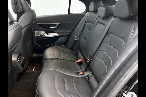 Mercedes-Benz E-Klasse 300 e AMG Plug-In Hybride AMG Line | Panoramadak | Widescreen Dashboard | Burmester® 4D surround sound system | Digil Licht. MB-paasweekend