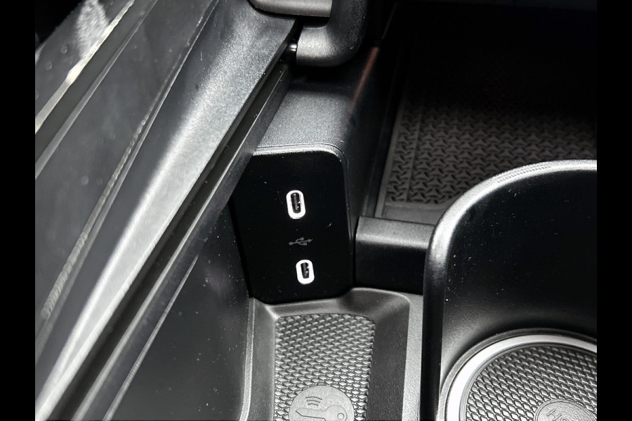 Mercedes-Benz E-Klasse 300 e AMG Plug-In Hybride AMG Line | Panoramadak | Widescreen Dashboard | Burmester® 4D surround sound system | Digil Licht. MB-paasweekend