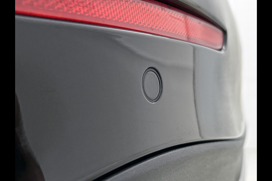 Mercedes-Benz E-Klasse 300 e AMG Plug-In Hybride AMG Line | Panoramadak | Widescreen Dashboard | Burmester® 4D surround sound system | Digil Licht. MB-paasweekend