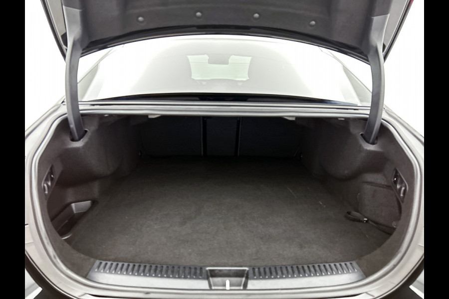 Mercedes-Benz E-Klasse 300 e AMG Plug-In Hybride AMG Line | Panoramadak | Widescreen Dashboard | Burmester® 4D surround sound system | Digil Licht. MB-paasweekend