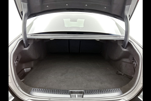 Mercedes-Benz E-Klasse 300 e AMG Plug-In Hybride AMG Line | Panoramadak | Widescreen Dashboard | Burmester® 4D surround sound system | Digil Licht. MB-paasweekend