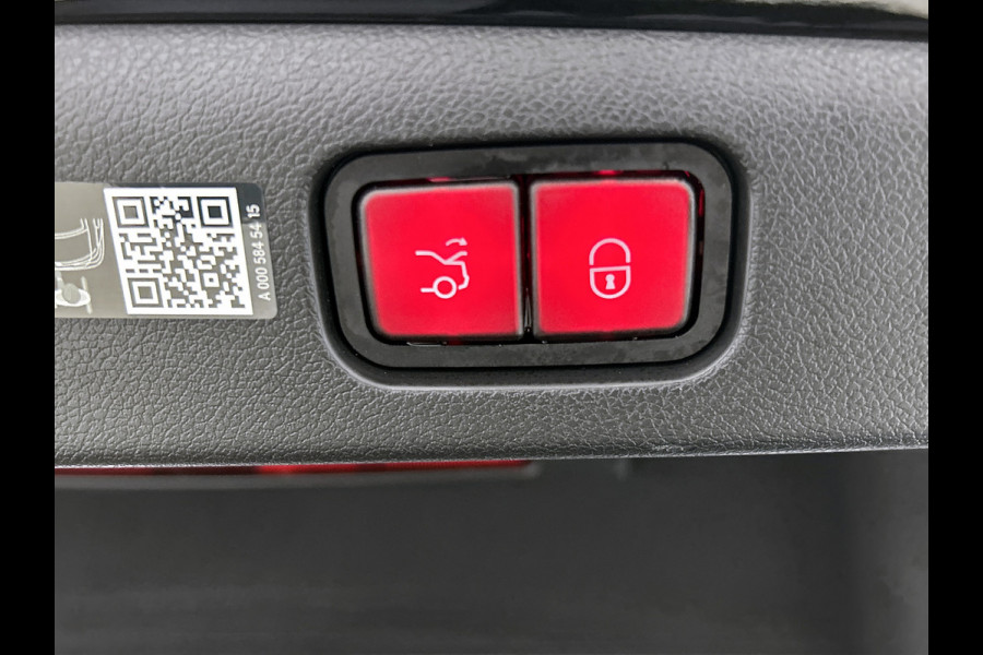 Mercedes-Benz E-Klasse 300 e AMG Plug-In Hybride AMG Line | Panoramadak | Widescreen Dashboard | Burmester® 4D surround sound system | Digil Licht. MB-paasweekend