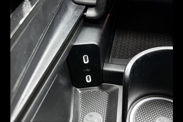 Mercedes-Benz E-Klasse 300 e AMG Plug-In Hybride AMG Line | Panoramadak | Widescreen Dashboard | Burmester® 4D surround sound system | Digil Licht. MB-paasweekend