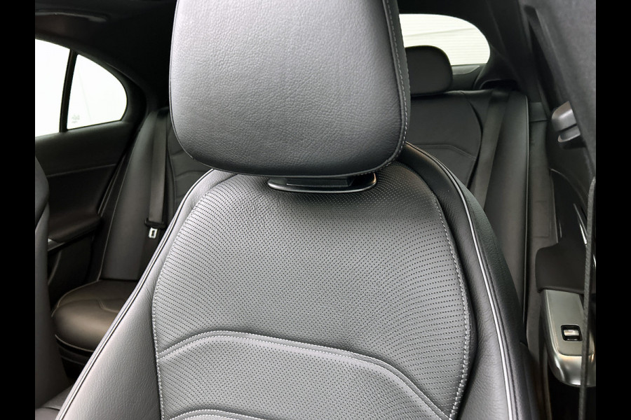 Mercedes-Benz E-Klasse 300 e AMG Plug-In Hybride AMG Line | Panoramadak | Widescreen Dashboard | Burmester® 4D surround sound system | Digil Licht. MB-paasweekend