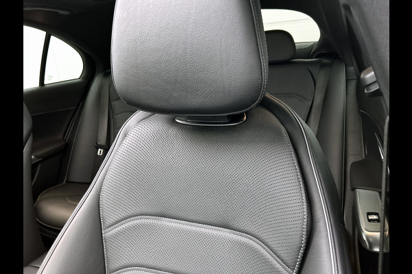 Mercedes-Benz E-Klasse 300 e AMG Plug-In Hybride AMG Line | Panoramadak | Widescreen Dashboard | Burmester® 4D surround sound system | Digil Licht. MB-paasweekend