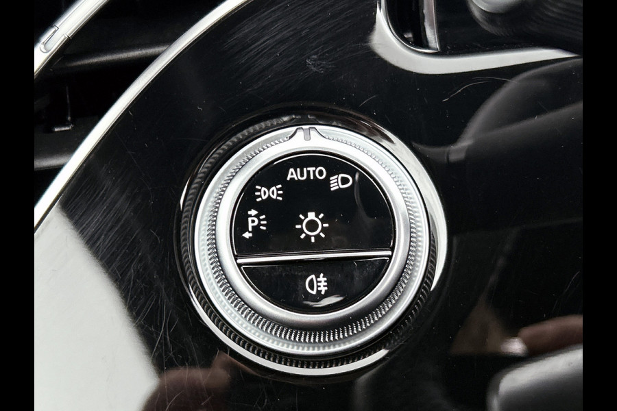 Mercedes-Benz E-Klasse 300 e AMG Plug-In Hybride AMG Line | Panoramadak | Widescreen Dashboard | Burmester® 4D surround sound system | Digil Licht. MB-paasweekend