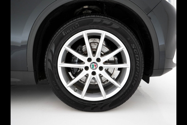 Alfa Romeo Stelvio 2.2d AWD Q4 Super Aut. *PANO | LEATHER | BI-XENON | MEMORY-PACK | HARMAN/KARDON | BLINDSPOT | CAMERA | DAB+ | NAVI-FULLMAP | HEATED-SPORTSEATS | ECC | ADAPTIVE-CRUISE | PDC | PRIVACYGLASS | TOWBAR | 19"ALU*