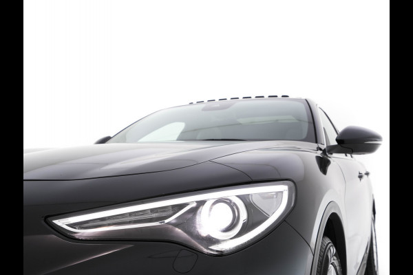 Alfa Romeo Stelvio 2.2d AWD Q4 Super Aut. *PANO | LEATHER | BI-XENON | MEMORY-PACK | HARMAN/KARDON | BLINDSPOT | CAMERA | DAB+ | NAVI-FULLMAP | HEATED-SPORTSEATS | ECC | ADAPTIVE-CRUISE | PDC | PRIVACYGLASS | TOWBAR | 19"ALU*