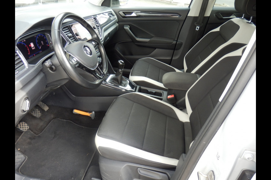 Volkswagen T-Roc 1.5 TSI 150PK | Sport | Clima | ParkPilot |