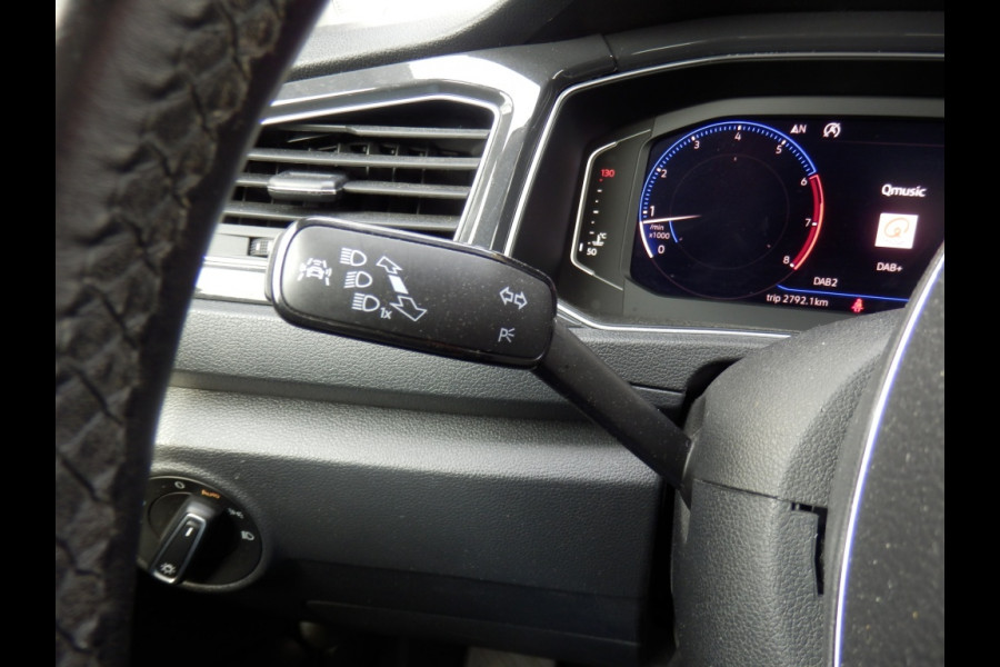 Volkswagen T-Roc 1.5 TSI 150PK | Sport | Clima | ParkPilot |