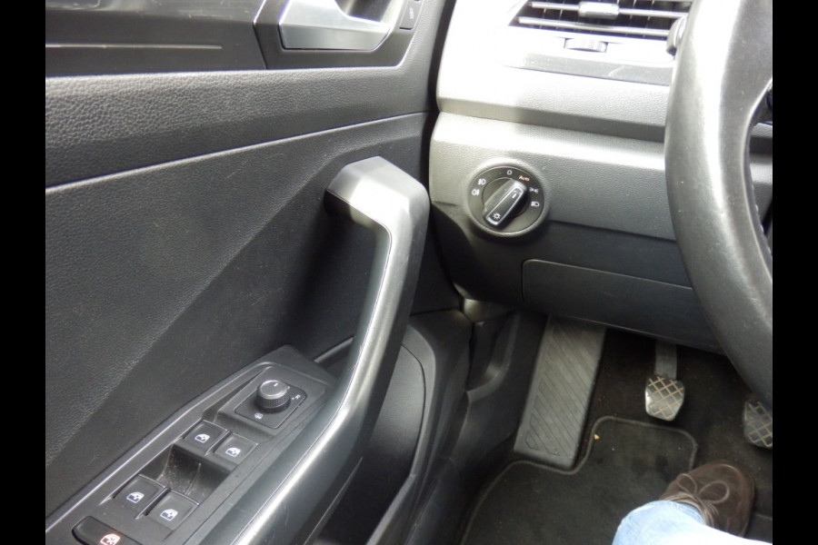 Volkswagen T-Roc 1.5 TSI 150PK | Sport | Clima | ParkPilot |