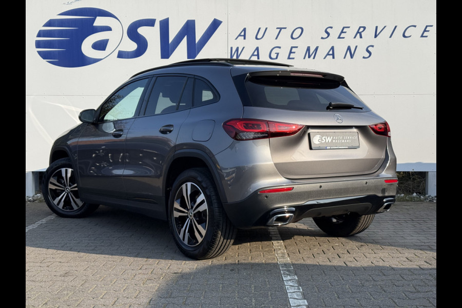 Mercedes-Benz GLA 200 Luxury Line | Trekhaak | Pano | Ambient Light | Camera | 18 inch