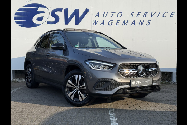 Mercedes-Benz GLA 200 Luxury Line | Trekhaak | Pano | Ambient Light | Camera | 18 inch
