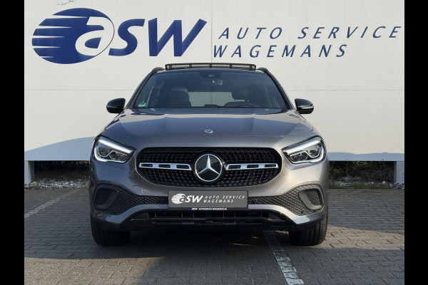 Mercedes-Benz GLA 200 Luxury Line | Trekhaak | Pano | Ambient Light | Camera | 18 inch