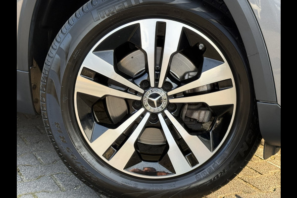 Mercedes-Benz GLA 200 Luxury Line | Trekhaak | Pano | Ambient Light | Camera | 18 inch