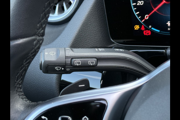 Mercedes-Benz GLA 200 Luxury Line | Trekhaak | Pano | Ambient Light | Camera | 18 inch