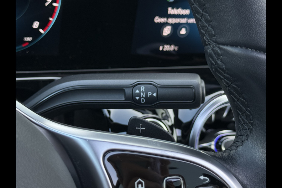 Mercedes-Benz GLA 200 Luxury Line | Trekhaak | Pano | Ambient Light | Camera | 18 inch