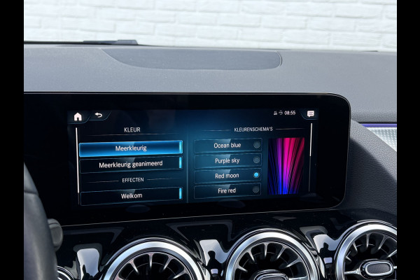 Mercedes-Benz GLA 200 Luxury Line | Trekhaak | Pano | Ambient Light | Camera | 18 inch