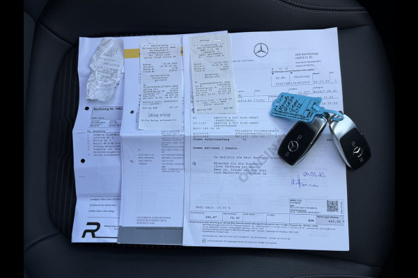 Mercedes-Benz GLA 200 Luxury Line | Trekhaak | Pano | Ambient Light | Camera | 18 inch