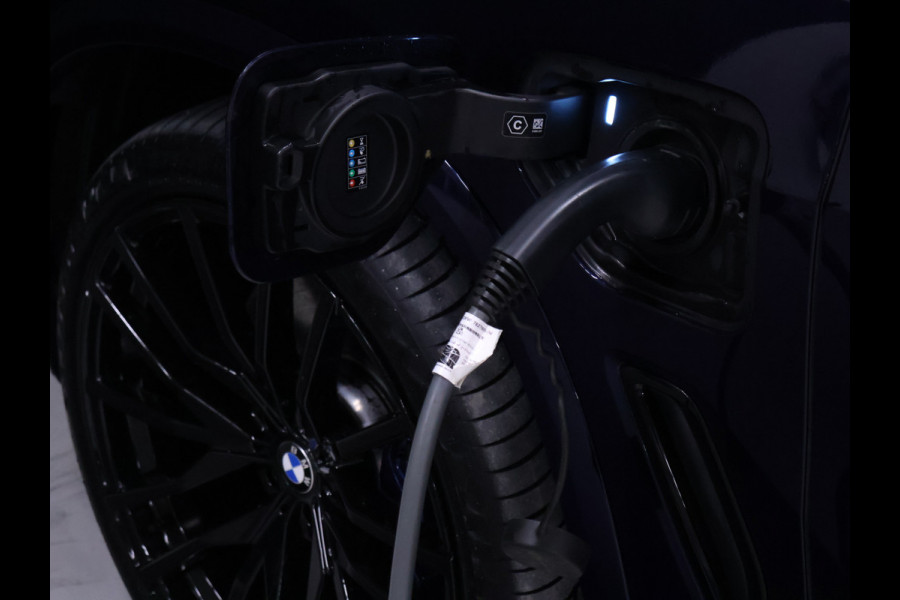 BMW X5 xDrive45e High Executive M Sport [TREKHAAK, LUCHTVERING, SCHUIFKANTELDAK, MEMORY SEATS, ADAPTIVE CRUISE CONTROL, APPLE CARPLAY, ANDROID AUTO, HARMAN/KARDON, 360 CAMERA, PDC V+A, NIEUWSTAAT]