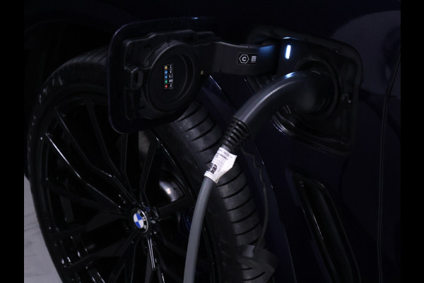 BMW X5 xDrive45e High Executive M Sport [TREKHAAK, LUCHTVERING, SCHUIFKANTELDAK, MEMORY SEATS, ADAPTIVE CRUISE CONTROL, APPLE CARPLAY, ANDROID AUTO, HARMAN/KARDON, 360 CAMERA, PDC V+A, NIEUWSTAAT]