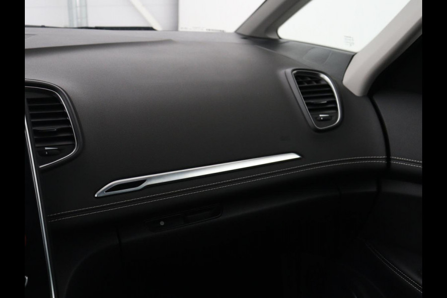 Renault Grand Scénic 1.3 TCe Bose 7 Persoons | Panoramadak | Head-Up | Trekhaak | Half leder | Massage | Carplay | Camera | Navigatie | Full LED | Cruise control | Parkeerhulp | Climate control