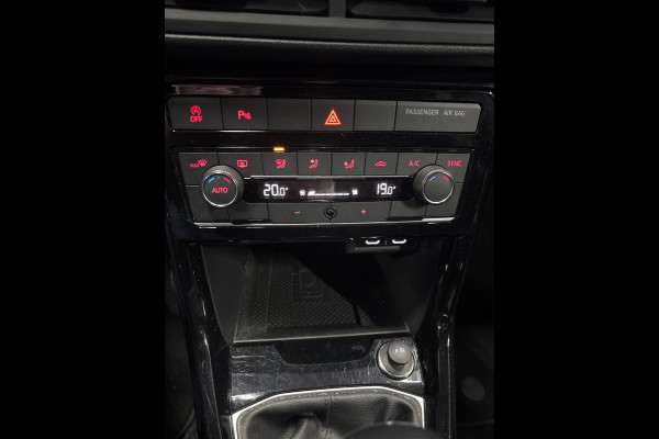 Volkswagen T-Cross 1.0 TSI Life Business, Trekhaak, Carplay, ECC, Navi