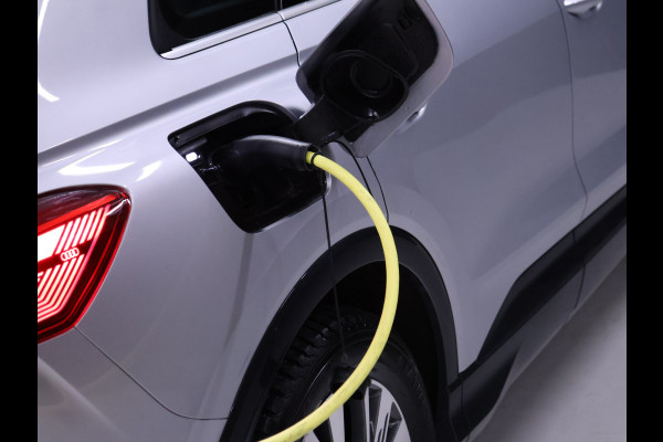 Audi Q4 e-tron 40 Advanced edition 77 kWh [TREKHAAK, ADAPTIVE CRUISE CONTROL, APPLE CARPLAY, ANDROID AUTO, PDC ACHTER, STOELVERWARMING, ELEKTRISCHE ACHTERKLEP, NIEUWSTAAT]