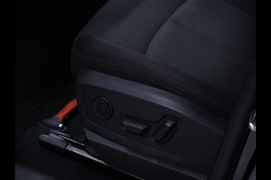 Audi e-tron 55 quattro Business edition 95 kWh [LUCHTVERING, MEMORY SEATS, CRUISE CONTROL, BLUETOOTH TELEFOON, ACHTERUITRIJCAMERA, PDC V+A, STOELVERWARMING, NIEUWSTAAT]