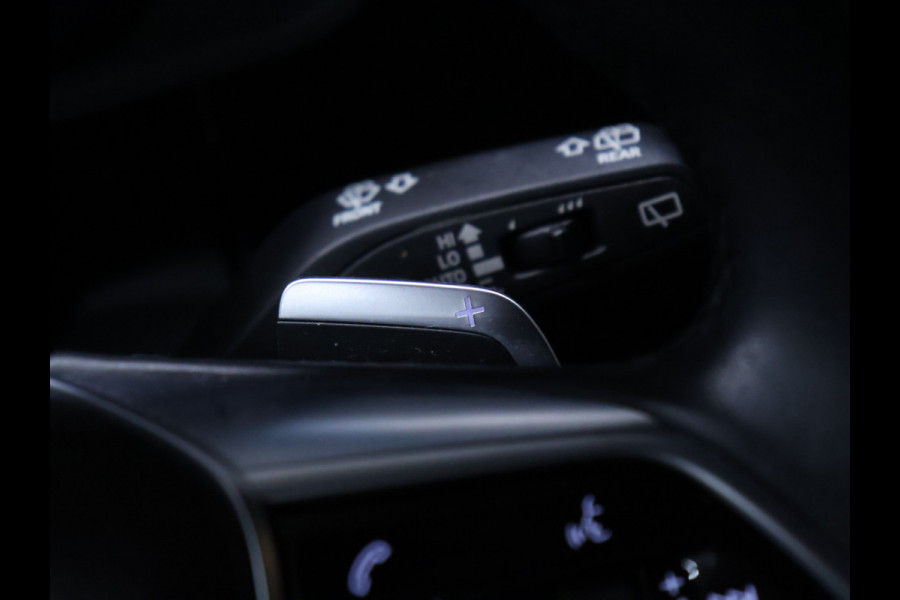 Audi e-tron 55 quattro Business edition 95 kWh [LUCHTVERING, MEMORY SEATS, CRUISE CONTROL, BLUETOOTH TELEFOON, ACHTERUITRIJCAMERA, PDC V+A, STOELVERWARMING, NIEUWSTAAT]