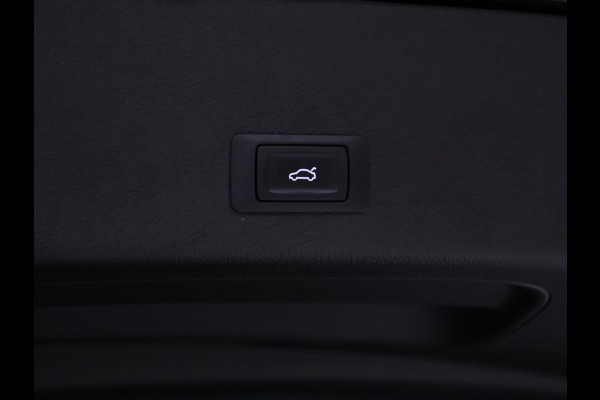 Audi e-tron 55 quattro Business edition 95 kWh [LUCHTVERING, MEMORY SEATS, CRUISE CONTROL, BLUETOOTH TELEFOON, ACHTERUITRIJCAMERA, PDC V+A, STOELVERWARMING, NIEUWSTAAT]