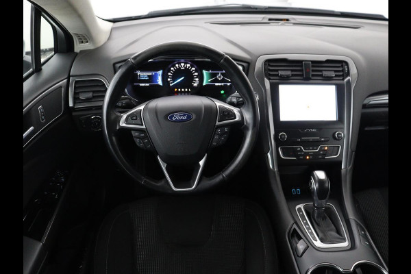 Ford Mondeo 2.0 IVCT HEV Titanium | Stoelverwarming | Carplay | Keyless | Navigatie | Verwarmde voorruit | Parkeerhulp | DAB | Climate control | Cruise control