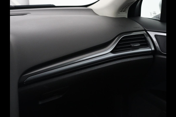 Ford Mondeo 2.0 IVCT HEV Titanium | Stoelverwarming | Carplay | Keyless | Navigatie | Verwarmde voorruit | Parkeerhulp | DAB | Climate control | Cruise control