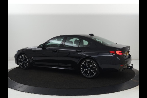 BMW 5 Serie 530d M Sport | Schuifdak | Head-Up | Nappaleder | Trekhaak | Adaptive cruise | Laserlicht | Camera | Stoelverwarming | Navigatie | 20'' | Sfeerverlichting | Park Assist | Origineel NL