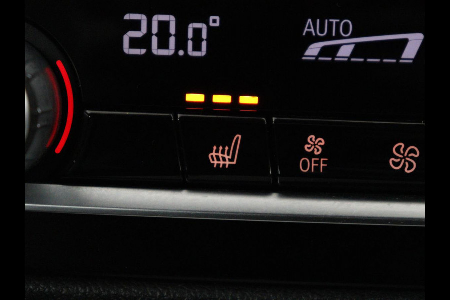 BMW 5 Serie 530d M Sport | Schuifdak | Head-Up | Nappaleder | Trekhaak | Adaptive cruise | Laserlicht | Camera | Stoelverwarming | Navigatie | 20'' | Sfeerverlichting | Park Assist | Origineel NL