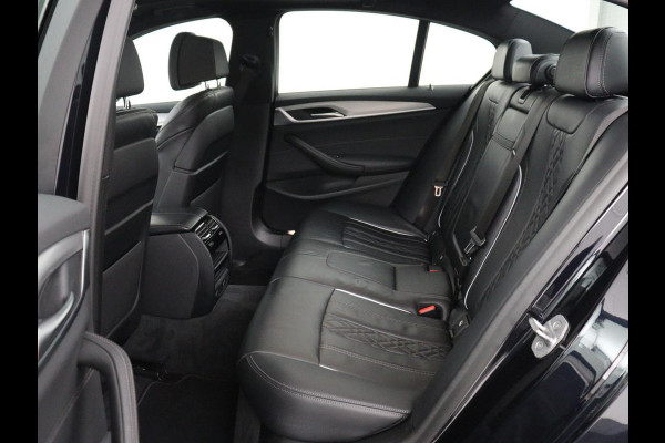 BMW 5 Serie 530d M Sport | Schuifdak | Head-Up | Nappaleder | Trekhaak | Adaptive cruise | Laserlicht | Camera | Stoelverwarming | Navigatie | 20'' | Sfeerverlichting | Park Assist | Origineel NL