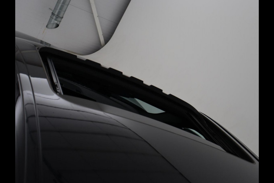 BMW 5 Serie 530d M Sport | Schuifdak | Head-Up | Nappaleder | Trekhaak | Adaptive cruise | Laserlicht | Camera | Stoelverwarming | Navigatie | 20'' | Sfeerverlichting | Park Assist | Origineel NL