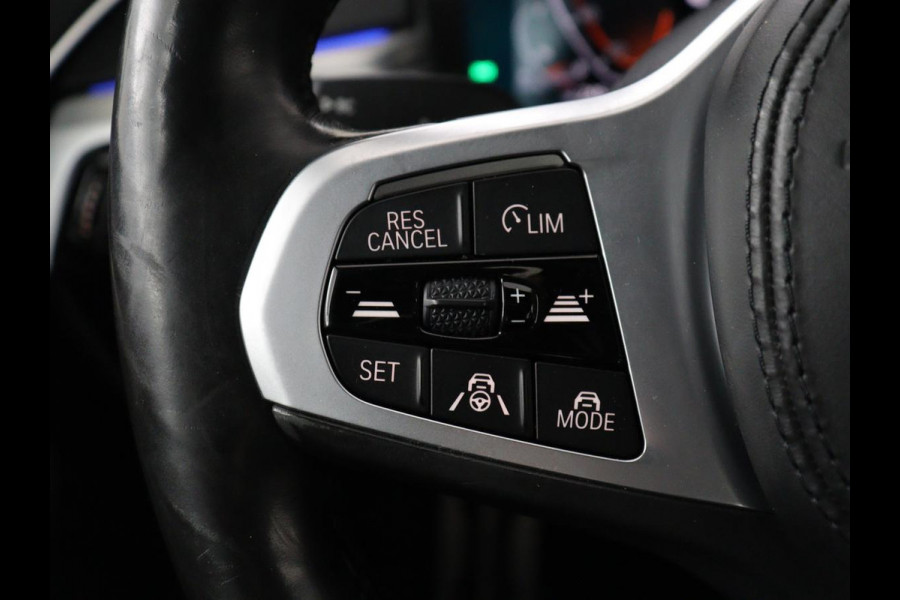 BMW 5 Serie 530d M Sport | Schuifdak | Head-Up | Nappaleder | Trekhaak | Adaptive cruise | Laserlicht | Camera | Stoelverwarming | Navigatie | 20'' | Sfeerverlichting | Park Assist | Origineel NL