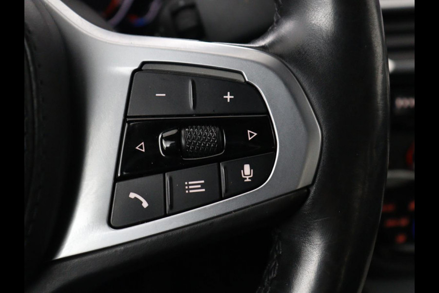BMW 5 Serie 530d M Sport | Schuifdak | Head-Up | Nappaleder | Trekhaak | Adaptive cruise | Laserlicht | Camera | Stoelverwarming | Navigatie | 20'' | Sfeerverlichting | Park Assist | Origineel NL