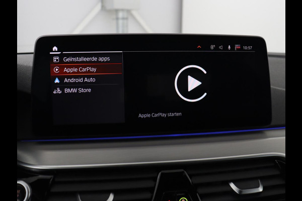 BMW 5 Serie 530d M Sport | Schuifdak | Head-Up | Nappaleder | Trekhaak | Adaptive cruise | Laserlicht | Camera | Stoelverwarming | Navigatie | 20'' | Sfeerverlichting | Park Assist | Origineel NL